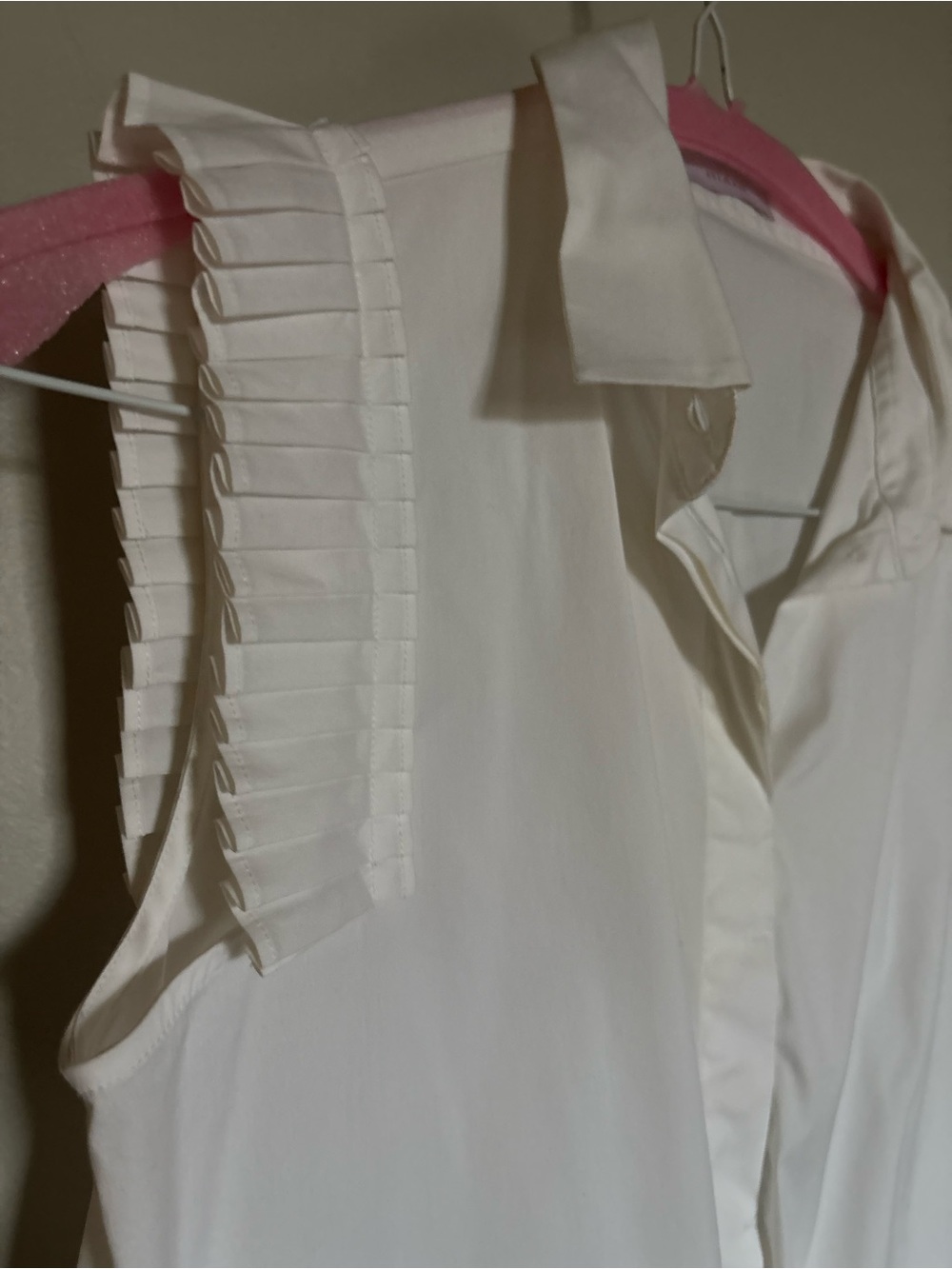 RIANI- size 4 US Sleeveless White Pleated Trim Tie-Front Blouse - Picture 8 of 17